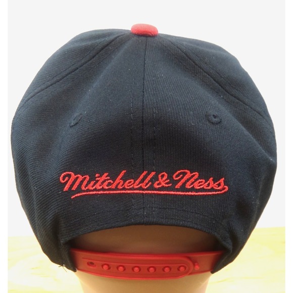 Mitchell & Ness Cap Hat NHL Chicago Blackhawks Snap Back Black/Red Vintage Class - Picture 3 of 7